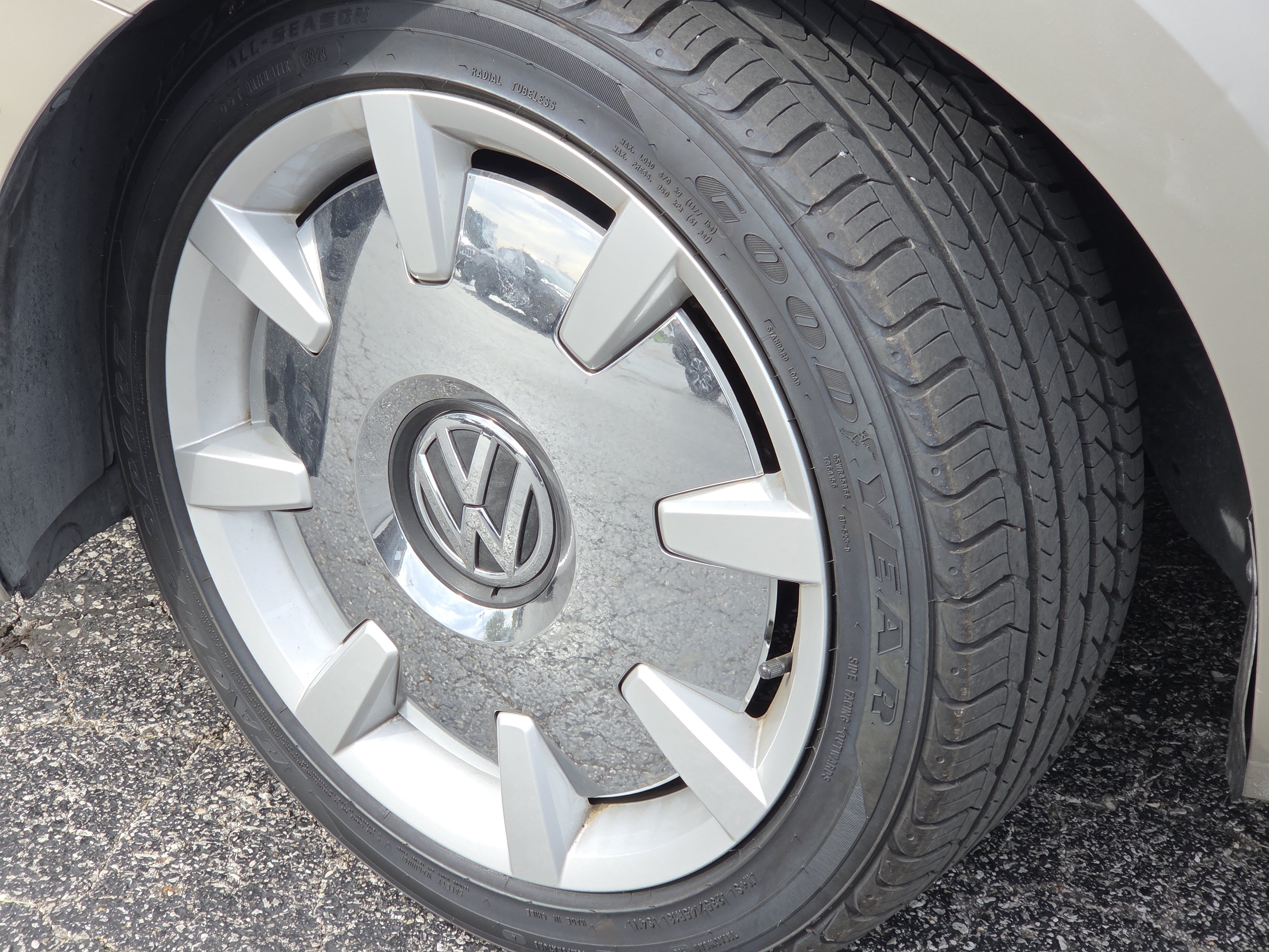 Used 2012 Volkswagen Beetle 2.5 FWD image 4