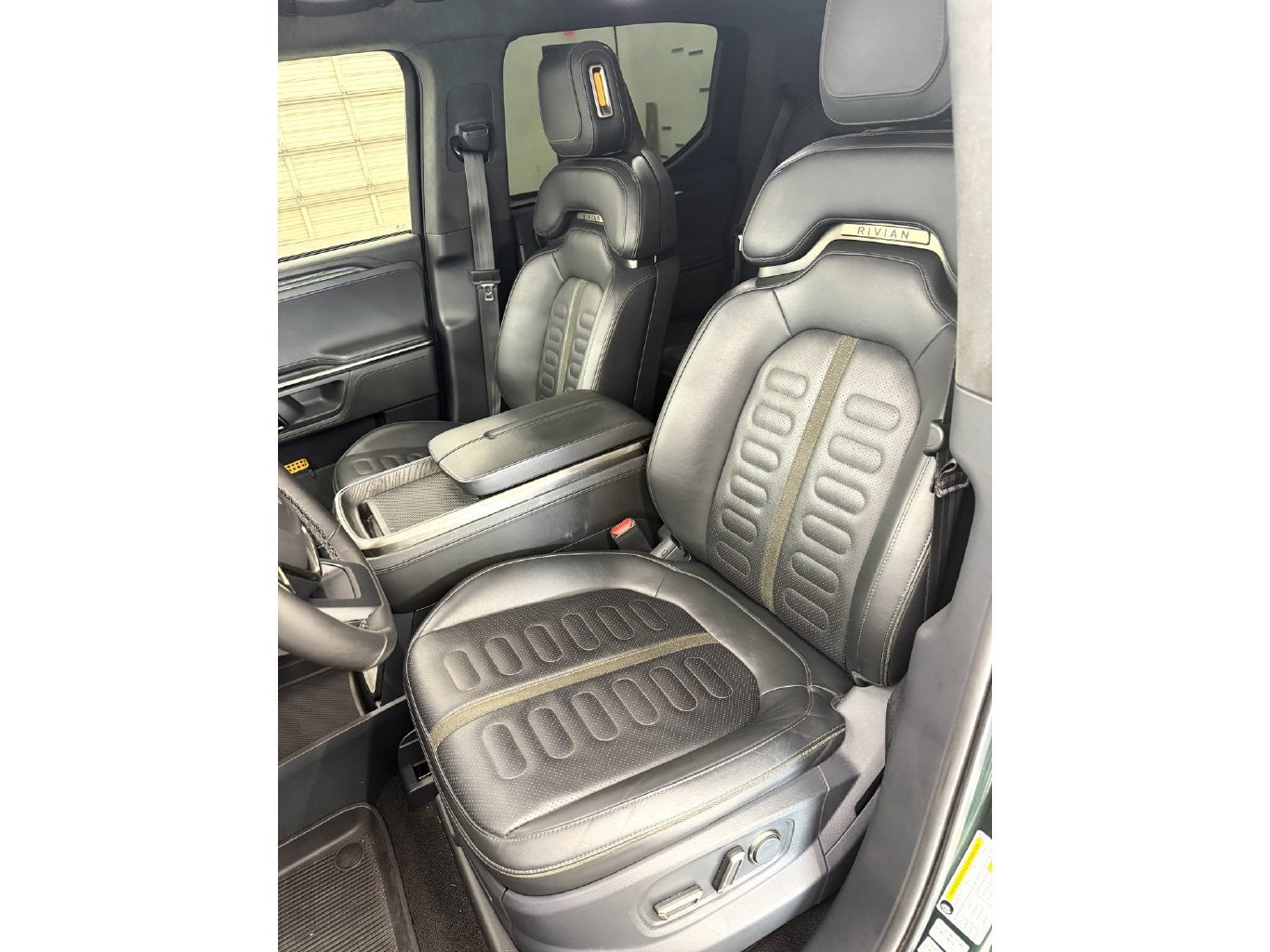 Used 2022 Rivian R1T Adventure AWD/4WD image 14