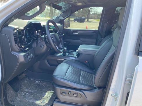 Used 2023 Chevrolet Silverado 1500 ZR2 w/ Technology Package image 11