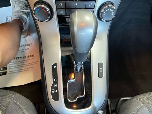 Used 2015 Chevrolet Cruze LT image 18
