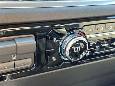 New 2026 GMC Sierra 1500 Elevation w/ LPO, Elevation Black Package image 17