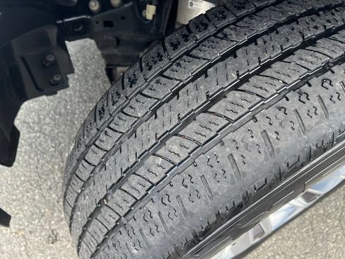 Used 2023 RAM 1500 Limited w/ Body Color Bumper Group AWD/4WD image 10