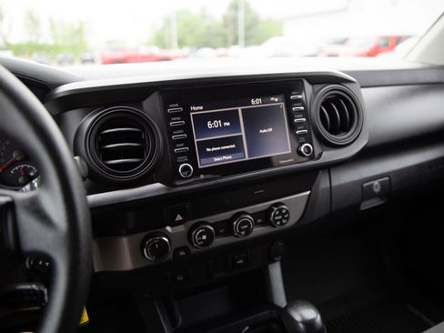 Used 2020 Toyota Tacoma SR AWD/4WD image 13