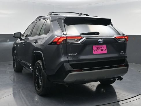 Used 2024 Toyota RAV4 SE image 17