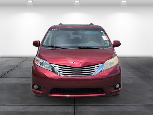 Used 2011 Toyota Sienna XLE w/ Entertainment Pkg FWD image 6