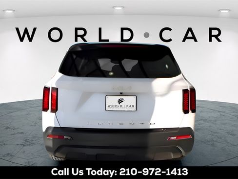 Certified 2022 Kia Sorento LX image 6