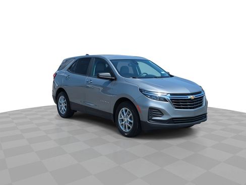 Used 2023 Chevrolet Equinox LS w/ LPO, Cargo Package FWD image 2