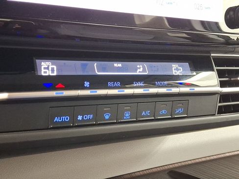 Used 2023 Toyota Sienna LE FWD image 22