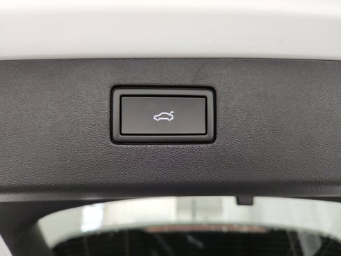 New 2025 Volkswagen Tiguan SE image 36