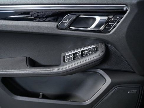 New 2026 Porsche Macan AWD image 6
