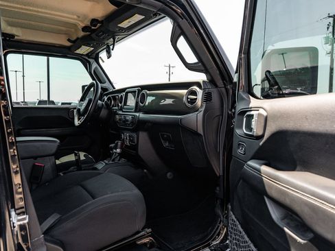 Used 2019 Jeep Wrangler Unlimited Sahara AWD/4WD image 11