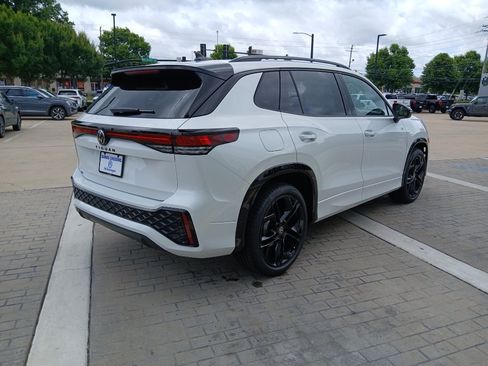 New 2026 Volkswagen Tiguan SE R-Line FWD image 7