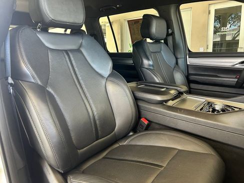 Used 2025 Jeep Wagoneer Series II AWD/4WD image 23