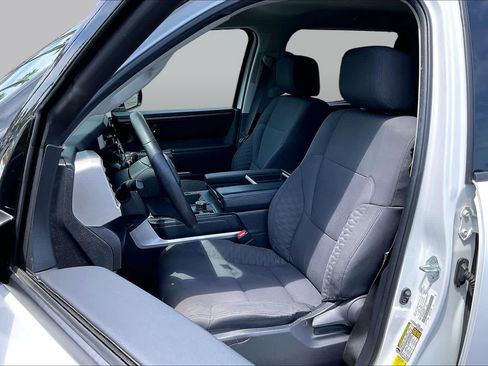 Used 2022 Toyota Tundra SR5 w/ SR5 Convenience Package AWD/4WD image 7