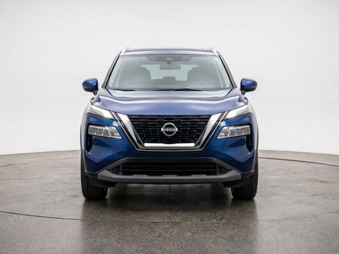Used 2025 Nissan Rogue SV FWD image 2