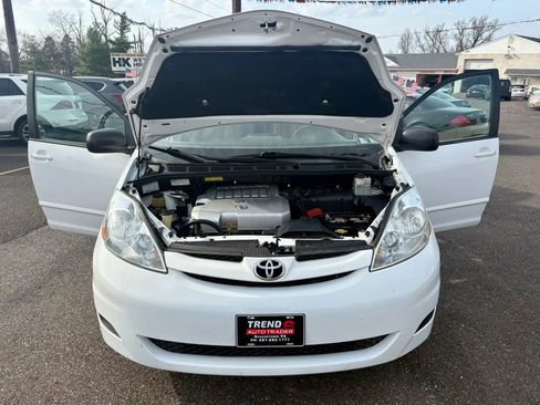 Used 2009 Toyota Sienna LE image 9