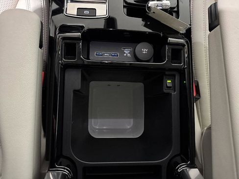 Used 2018 Land Rover Discovery HSE image 49