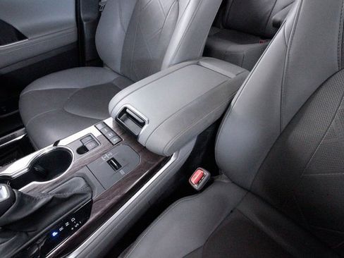 Used 2020 Toyota Highlander Limited Platinum image 12