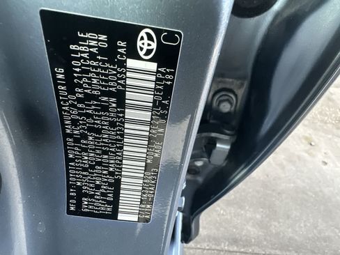 Used 2020 Toyota Corolla LE FWD image 29