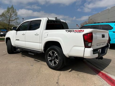Used 2019 Toyota Tacoma TRD Sport w/ Technology Package image 8