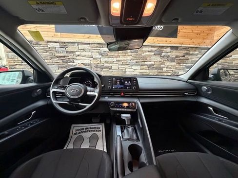 Used 2021 Hyundai Elantra SEL FWD image 18