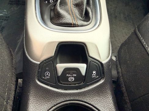 Used 2019 Jeep Compass Latitude w/ Cold Weather Group AWD/4WD image 16