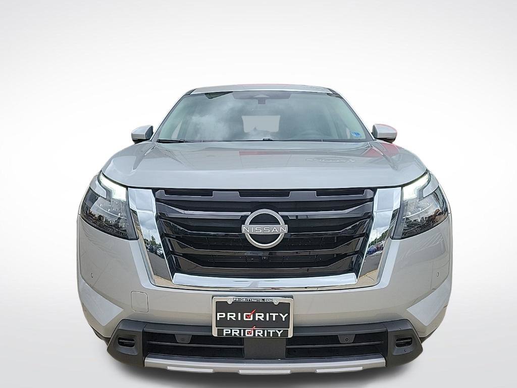 Used 2025 Nissan Pathfinder SL AWD/4WD image 7
