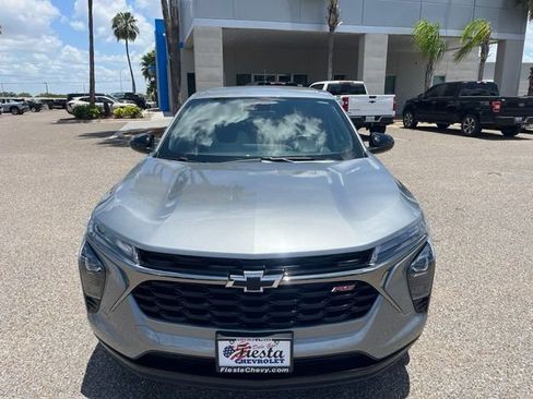 Used 2026 Chevrolet Trax RS FWD image 2