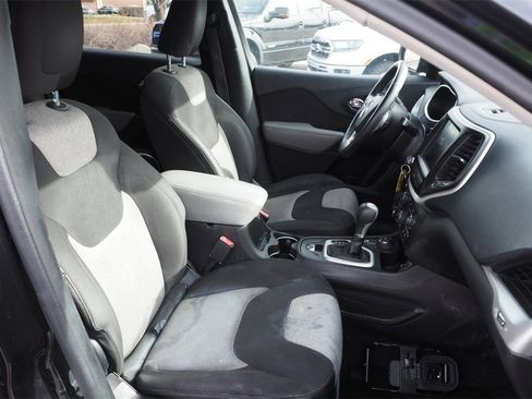 Used 2014 Jeep Cherokee Latitude w/ Cold Weather Group image 18