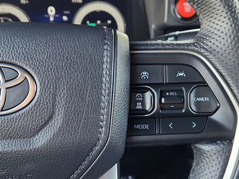 Used 2025 Toyota Tacoma TRD Sport AWD/4WD image 40