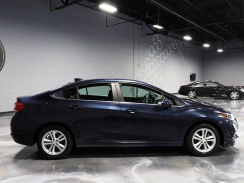 Used 2016 Chevrolet Cruze LT FWD image 8