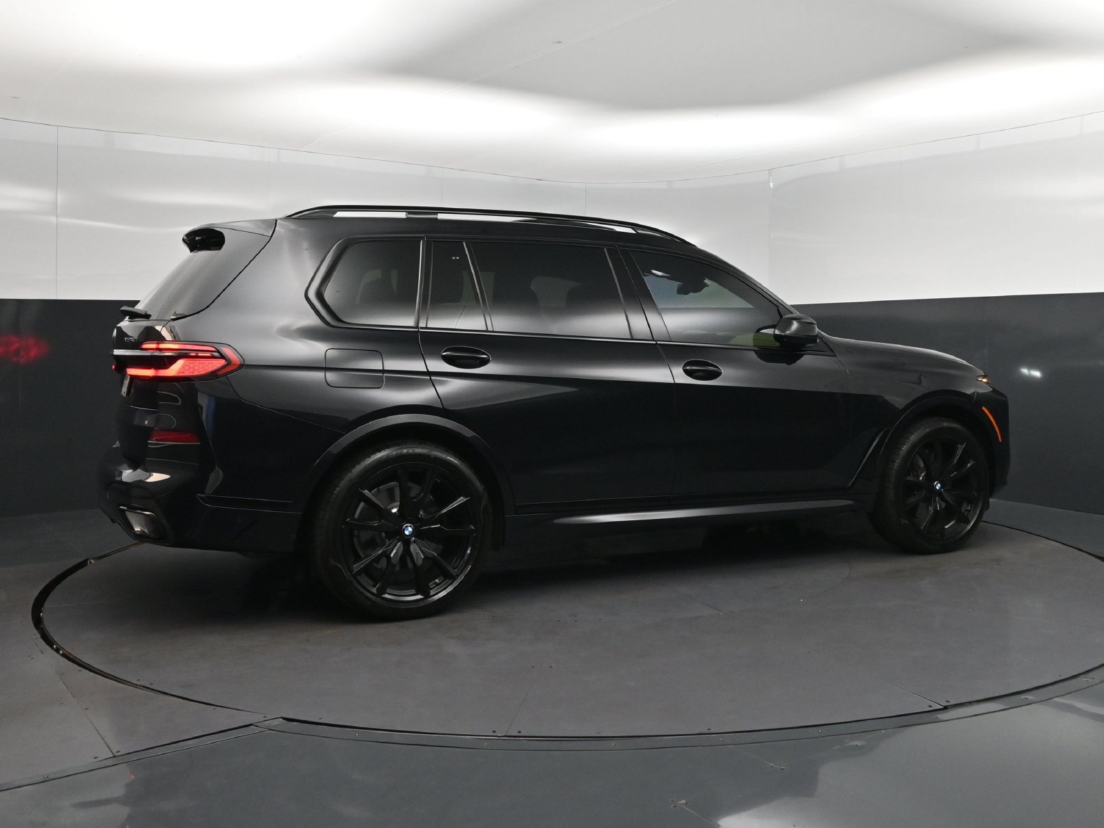 Certified 2026 BMW X7 xDrive40i w/ M Sport Package AWD/4WD image 8