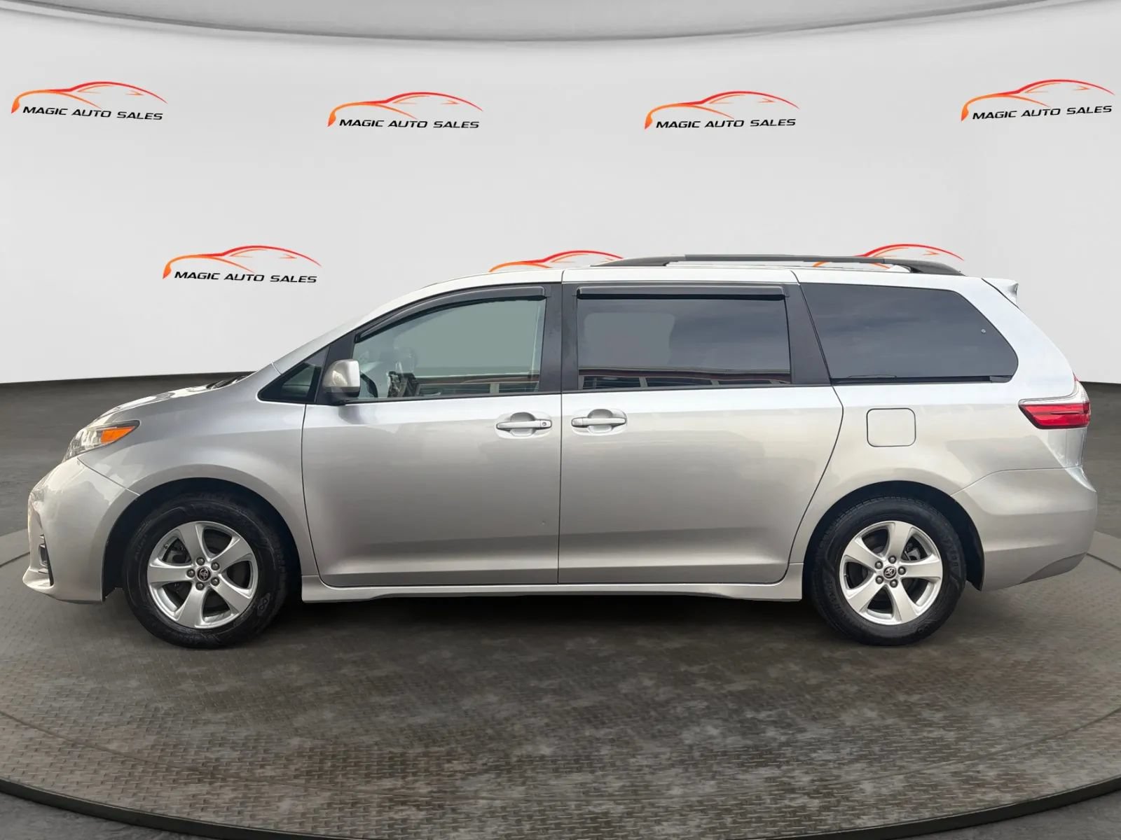 Used 2020 Toyota Sienna LE FWD image 7
