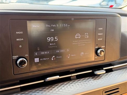 Used 2023 Kia Carnival LX image 18