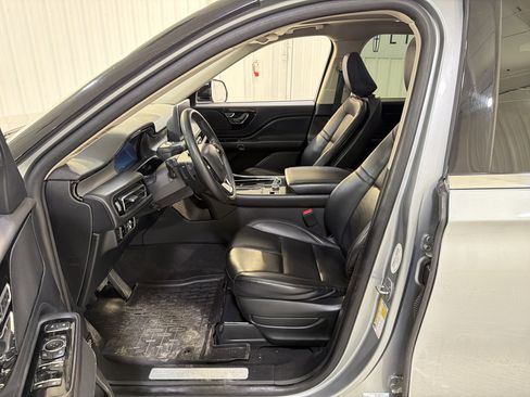 Used 2023 Lincoln Aviator 2WD w/ Premium Package image 11
