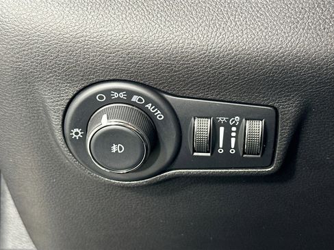 Used 2022 Jeep Compass Latitude image 10