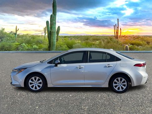 Used 2025 Toyota Corolla LE image 3