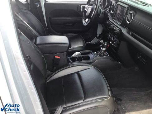 Used 2022 Jeep Wrangler Unlimited Sahara w/ Cold Weather Group image 11