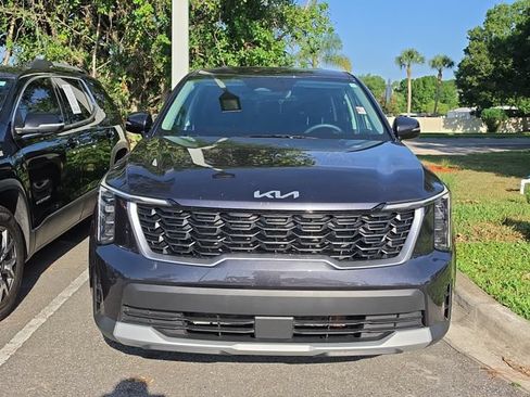 Used 2025 Kia Sorento LX FWD image 2