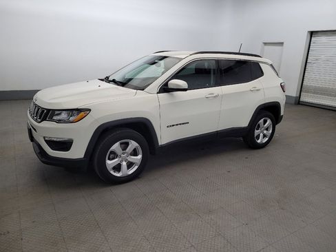 Used 2017 Jeep Compass Latitude w/ Popular Equipment Group AWD/4WD image 2