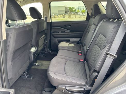 Used 2025 Nissan Pathfinder SV FWD image 24