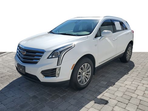 Used 2018 Cadillac XT5 Luxury w/ Driver Awareness Package image 2