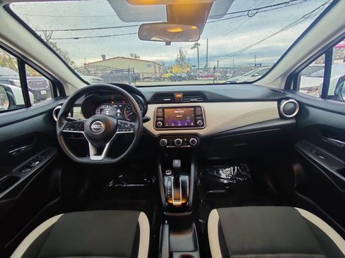 Used 2022 Nissan Versa SV image 12