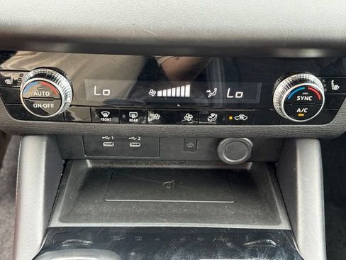Used 2025 Mitsubishi Outlander SE FWD image 17
