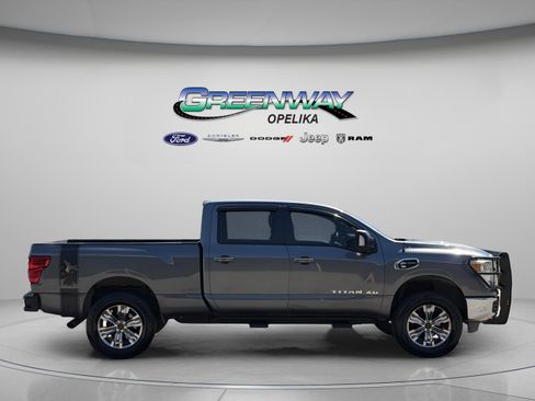 Used 2017 Nissan Titan SV image 2