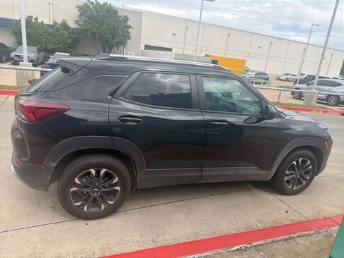 Used 2023 Chevrolet TrailBlazer LT FWD image 4