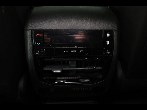 Used 2022 Jeep Grand Cherokee L Limited w/ Black Appearance Package AWD/4WD image 30