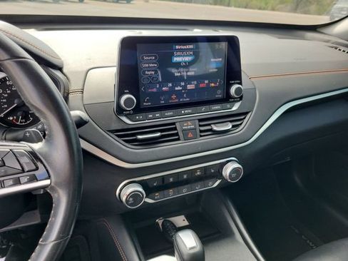 Used 2021 Nissan Altima 2.5 SR w/ SR Premium Package image 12