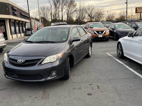 Used 2011 Toyota Corolla LE image 2