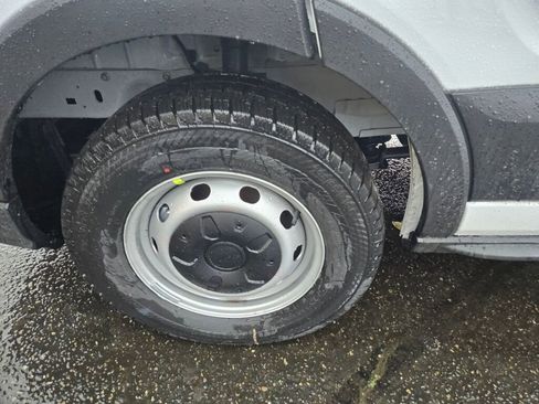 New 2026 Ford Transit 250 148 Medium Roof RWD image 9